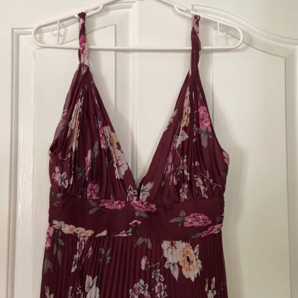 Burgundy Floral Pleated Gown - Picture 4 of 7